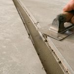 Installer une VMC dans une salle de bains sans fenêtre pour stopper les joints noircis